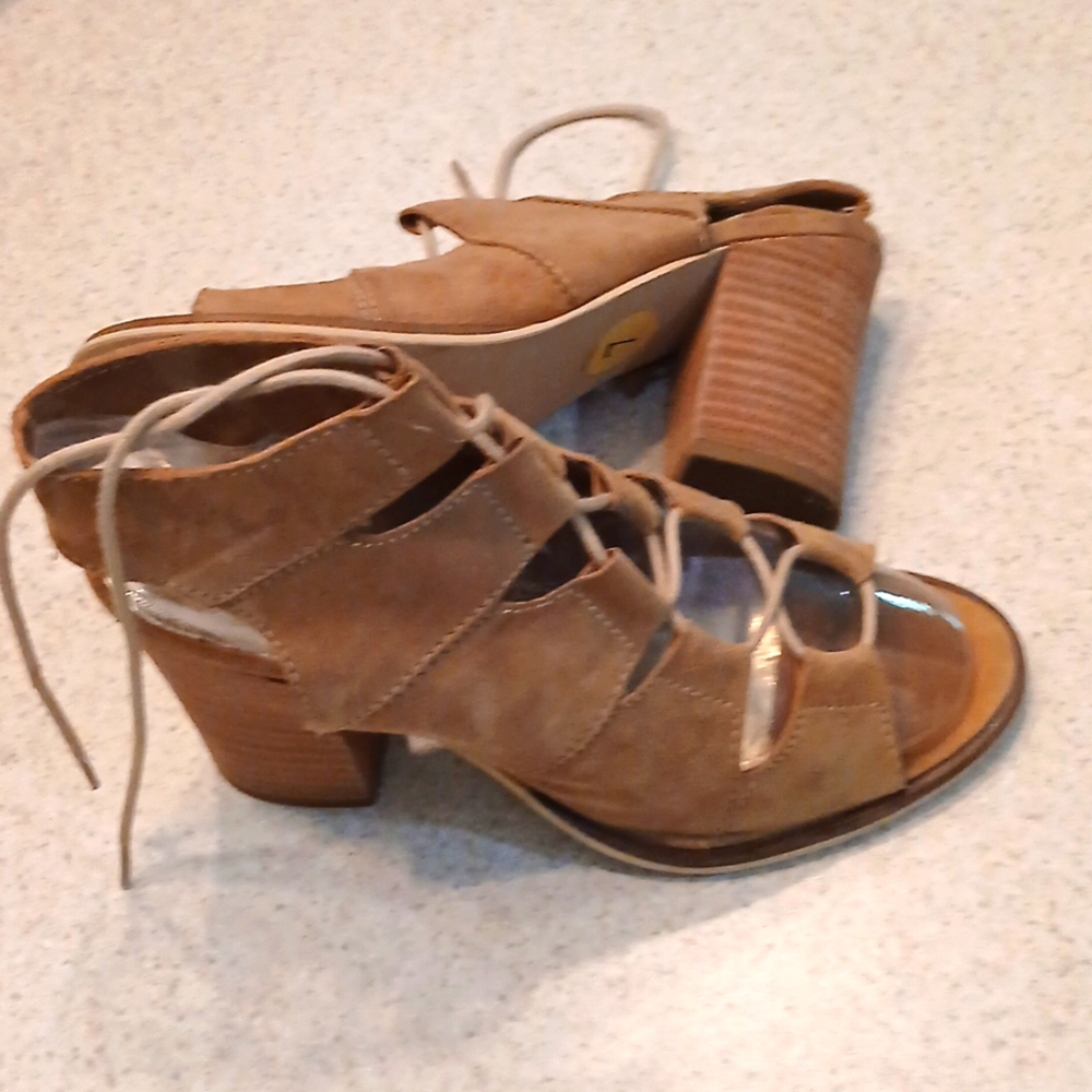 Diba True Lace Up Suede Block Heel Sandals Size 7 (Like New)